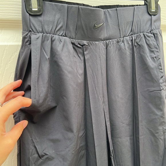 Nike high waisted joggers - Picture 4 of 10